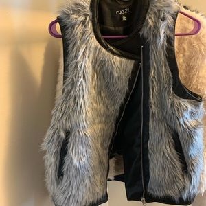Faux sleeveless jacket